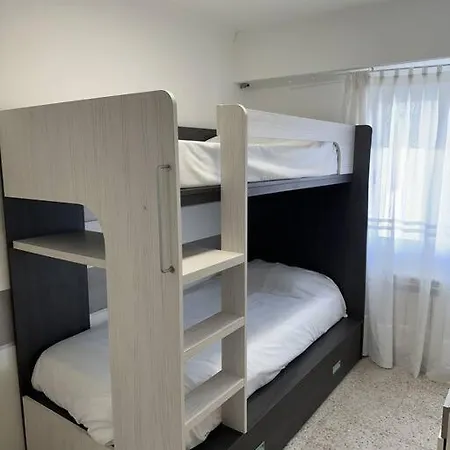 Familiar Poeta Marquina Apartment